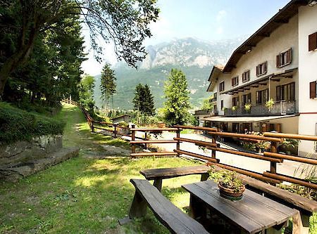 Albergo Il Castellino Boario Terme 外观 照片