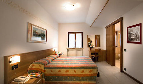 Albergo Il Castellino Boario Terme 外观 照片