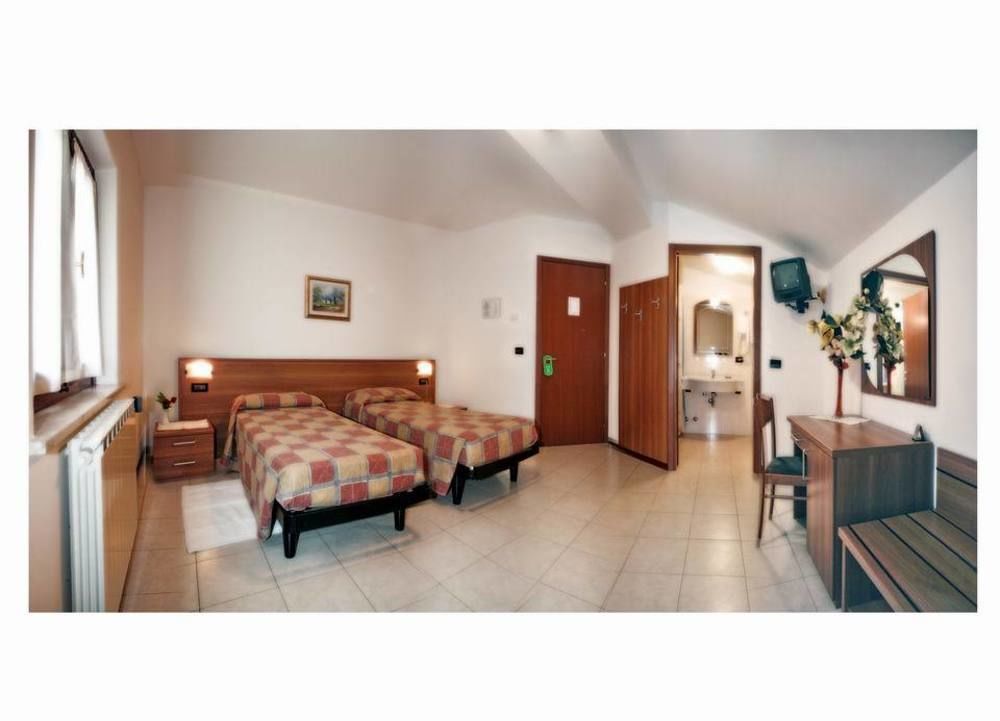Albergo Il Castellino Boario Terme 外观 照片