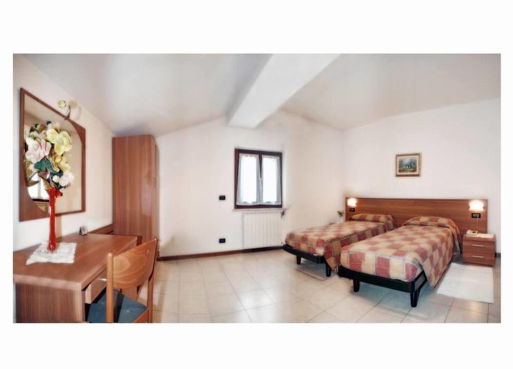 Albergo Il Castellino Boario Terme 外观 照片