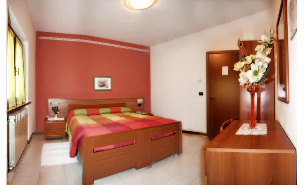 Albergo Il Castellino Boario Terme 外观 照片