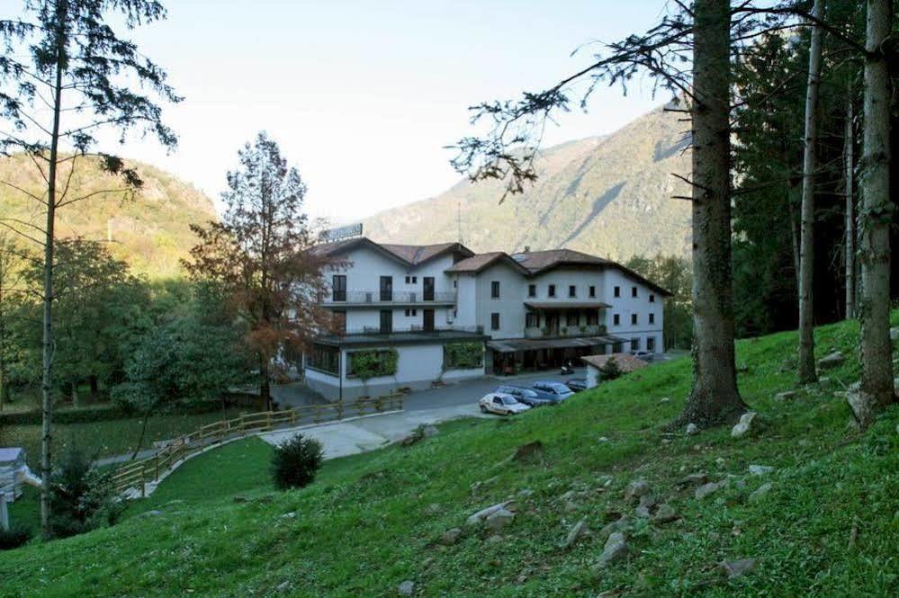 Albergo Il Castellino Boario Terme 外观 照片