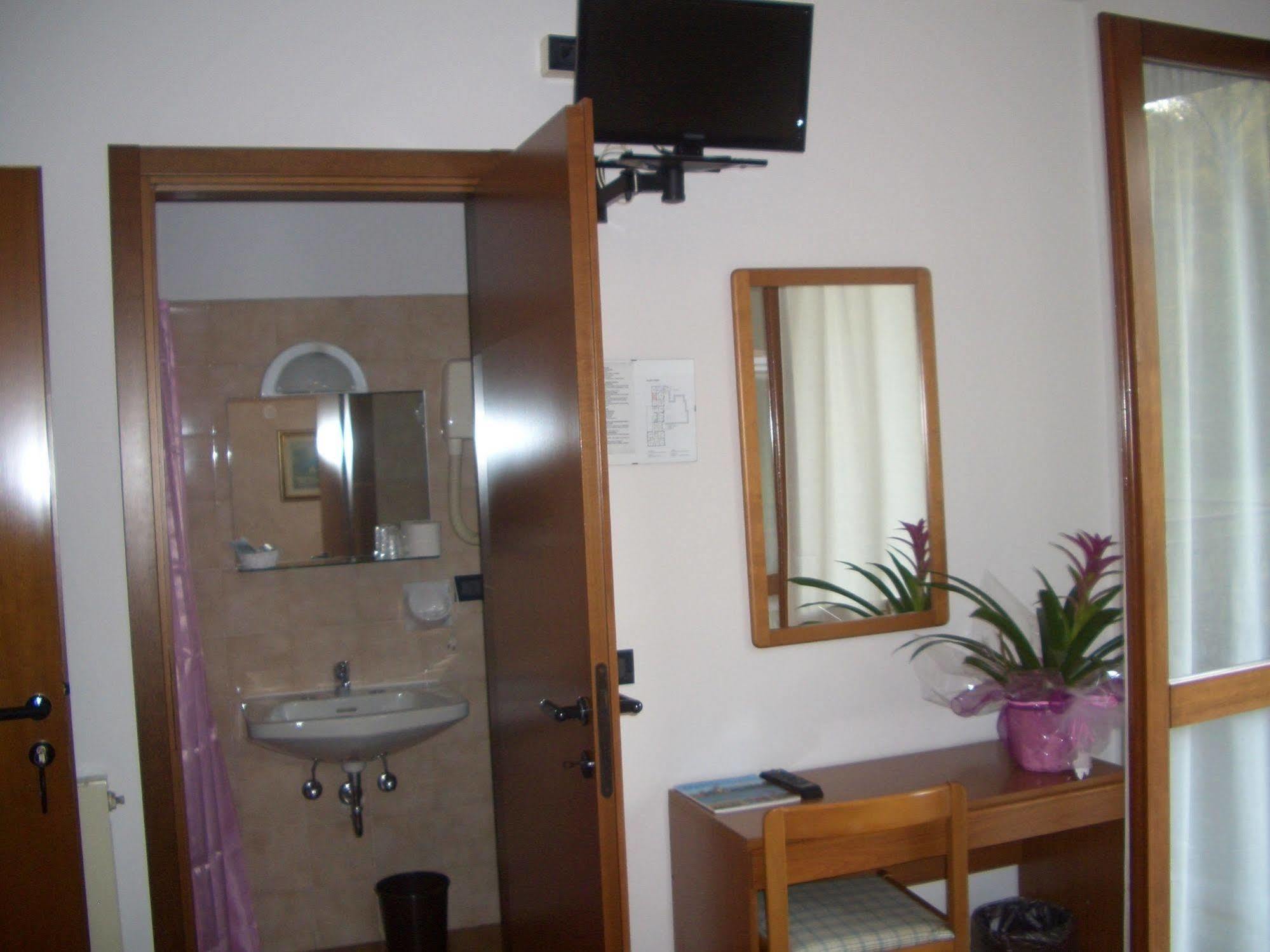 Albergo Il Castellino Boario Terme 外观 照片